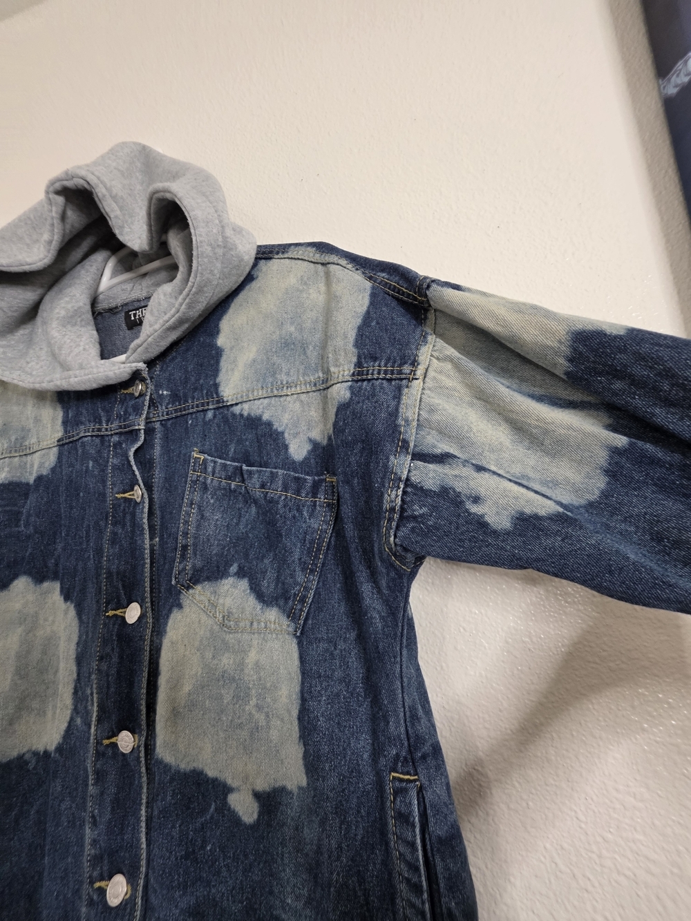 Thrill Jeans Womens Bleach Splatter Acid Wash Hooded Denim Jacket Size Large - Picture 11 of 16